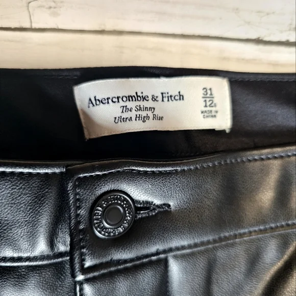 Abercrombie & Fitch Ultra High Rise Skinny Vegan Faux Leather Pants Soft - Picture 10 of 12